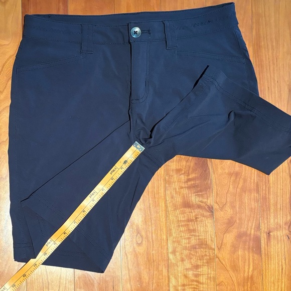 Eddie Bauer navy adventure guide shorts, women’s US size 4. - Picture 4 of 5